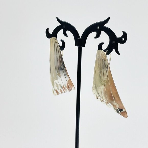 Crimped Triangle Embossed Earrings Pierced Silver Tone Stylized Feet Toes - Picture 5 of 9